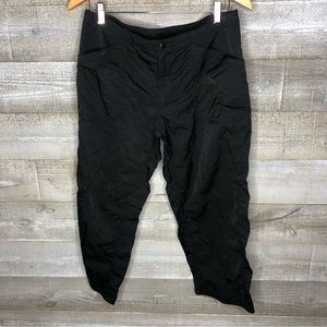 Mountain Hardwear size 10 black cropped hiking active outdoor pants size 10